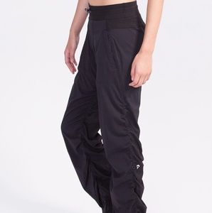 Ivivva Lululemon Girls live to dance studio pant 8